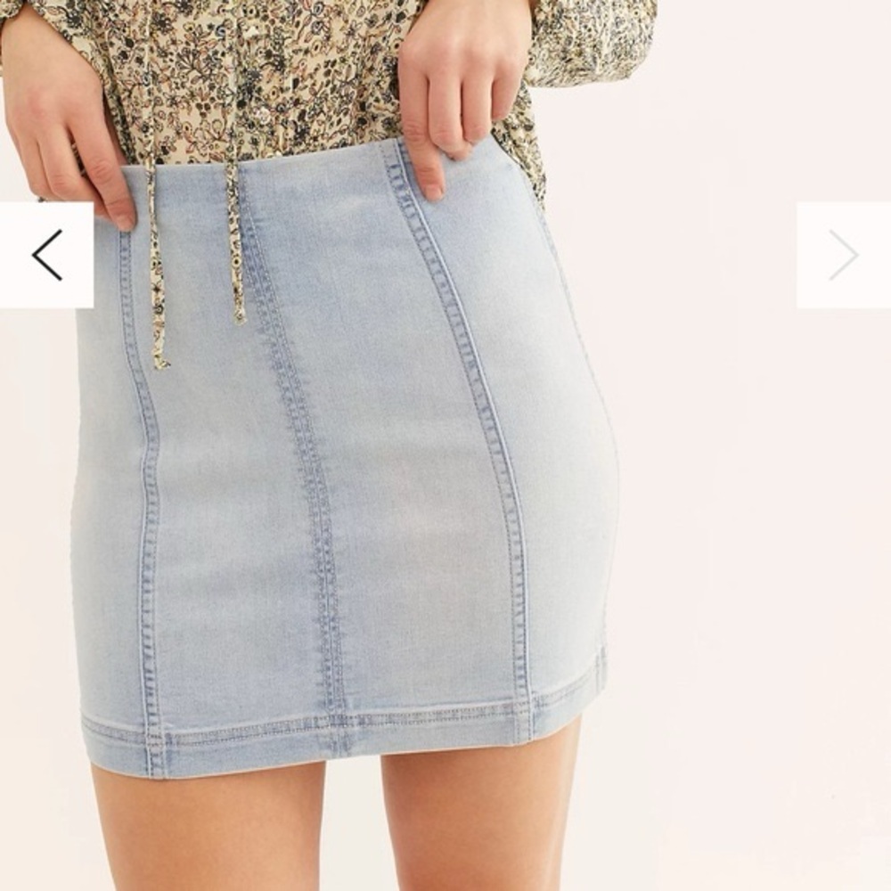 Free People Modern Femme Light Wash Denim Mini Skirt sz 4 - Picture 2 of 7